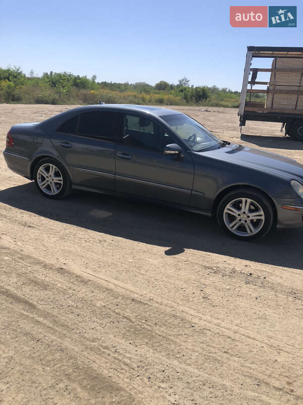 Седан Mercedes-Benz E-Class 2006 в Чернівцях