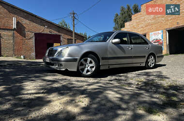 Седан Mercedes-Benz E-Class 2000 в 