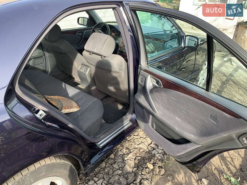 Седан Mercedes-Benz E-Class 2001 в П'ятихатках