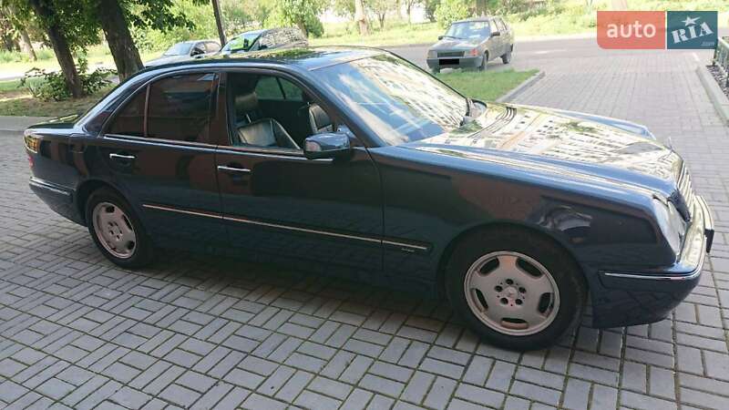 Седан Mercedes-Benz E-Class 2000 в Черкассах