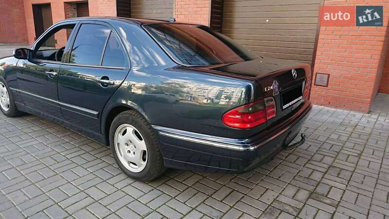 Седан Mercedes-Benz E-Class 2000 в Черкассах