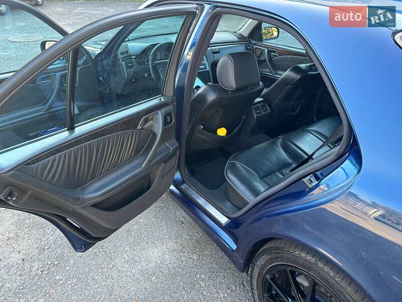 Седан Mercedes-Benz E-Class 2000 в Києві
