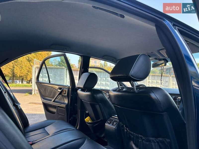 Седан Mercedes-Benz E-Class 2000 в Києві