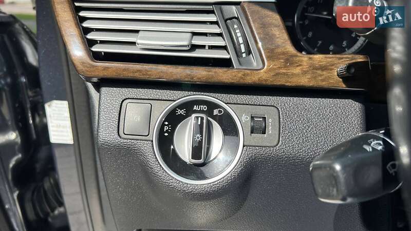 Седан Mercedes-Benz E-Class 2012 в Львові