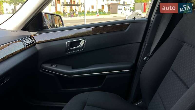 Седан Mercedes-Benz E-Class 2012 в Львові