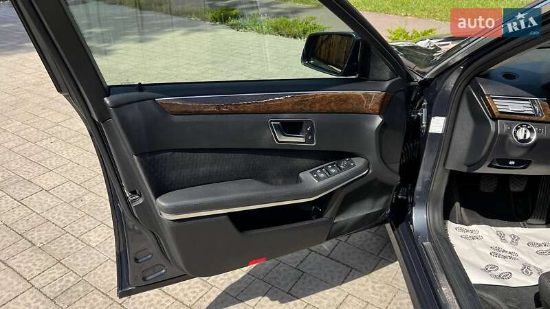 Седан Mercedes-Benz E-Class 2012 в Львові