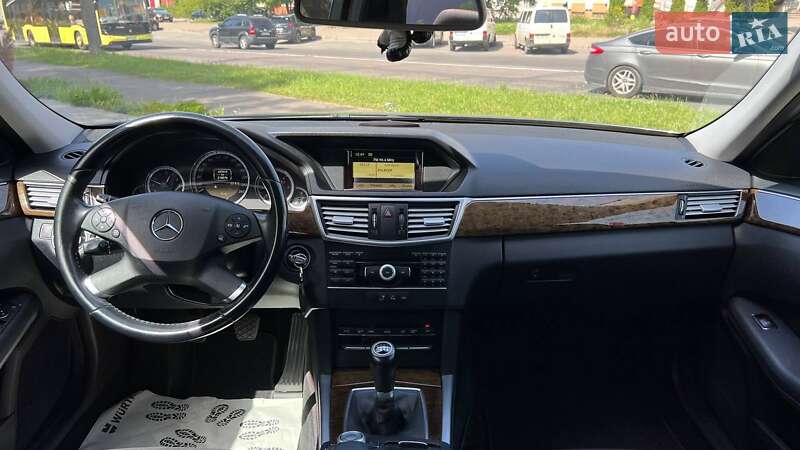 Седан Mercedes-Benz E-Class 2012 в Львові