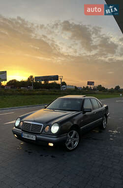 Седан Mercedes-Benz E-Class 1999 в Львові