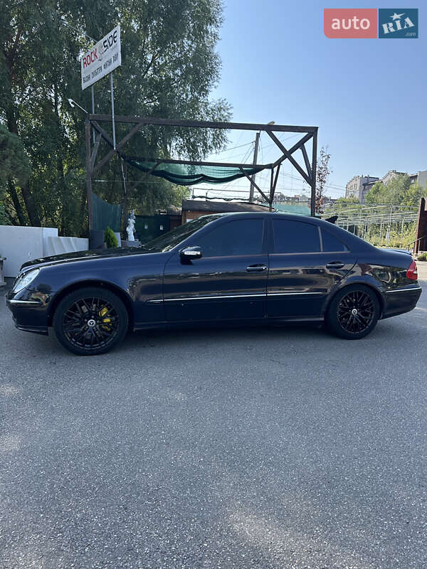 Седан Mercedes-Benz E-Class 2004 в Хотові