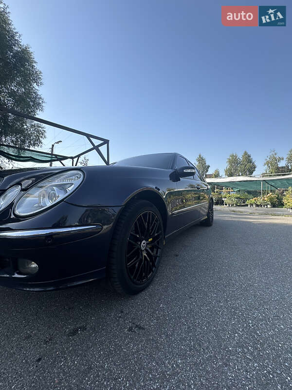 Седан Mercedes-Benz E-Class 2004 в Хотові