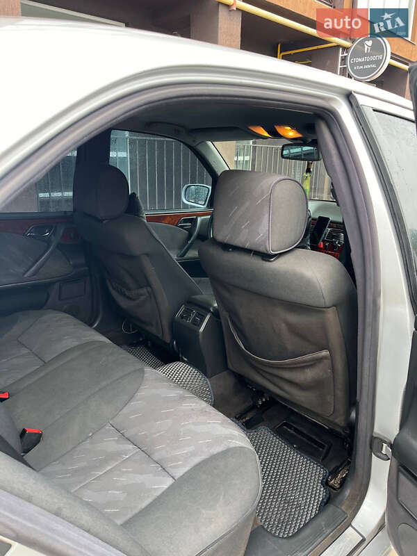 Седан Mercedes-Benz E-Class 2001 в Ратному