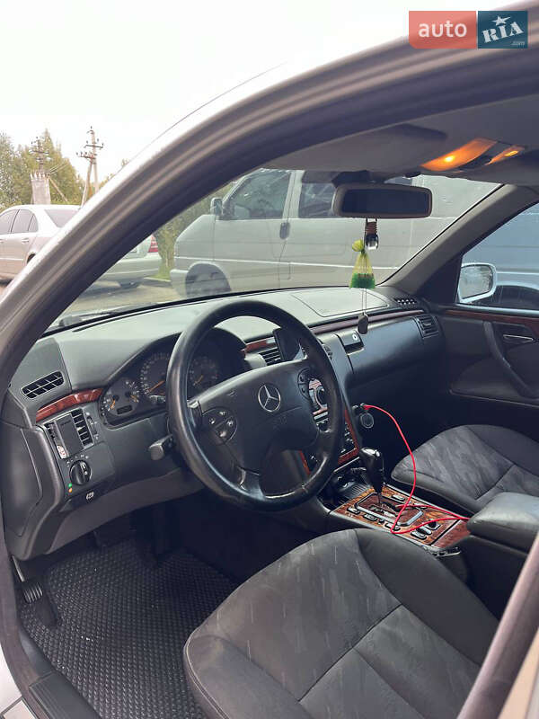 Седан Mercedes-Benz E-Class 2001 в Ратному