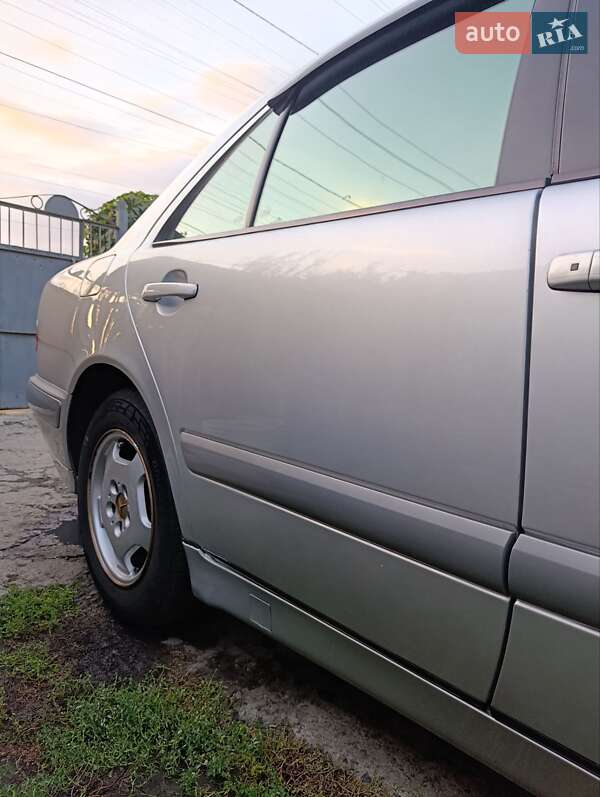 Седан Mercedes-Benz E-Class 2000 в Днепре