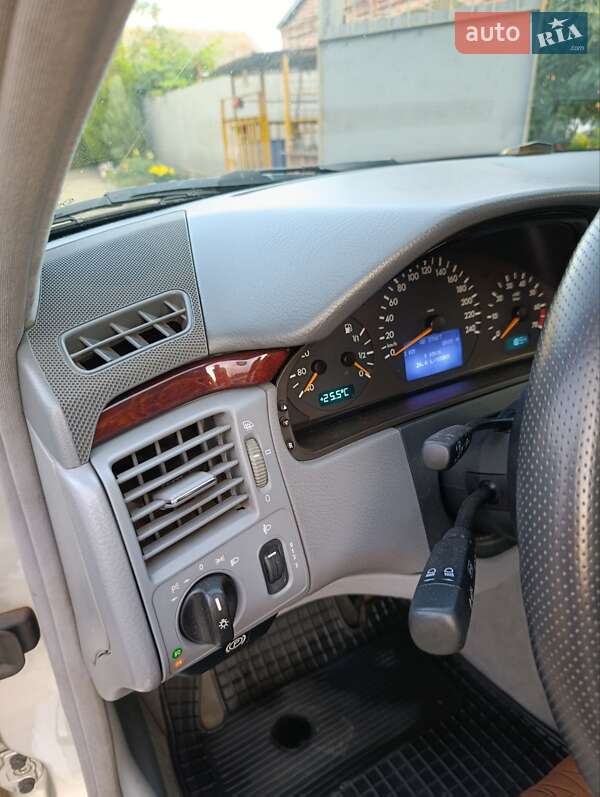 Седан Mercedes-Benz E-Class 2000 в Днепре