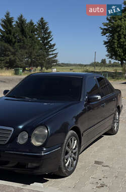 Седан Mercedes-Benz E-Class 2000 в 