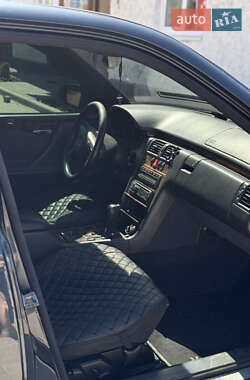 Седан Mercedes-Benz E-Class 2000 в 