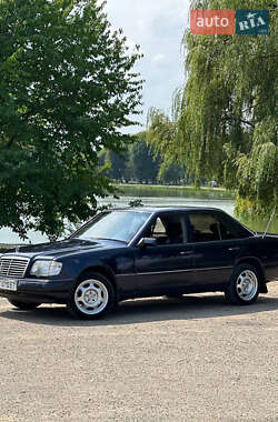 Седан Mercedes-Benz E-Class 1995 в 
