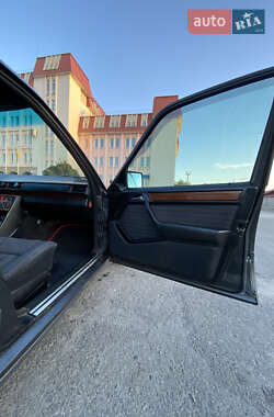 Седан Mercedes-Benz E-Class 1992 в 