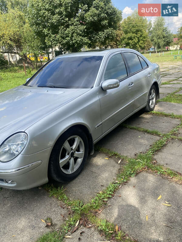 Седан Mercedes-Benz E-Class 2002 в Самборе