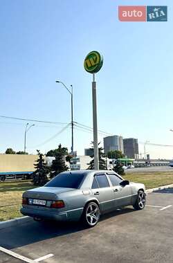 Седан Mercedes-Benz E-Class 1989 в 