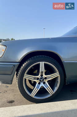 Седан Mercedes-Benz E-Class 1989 в 