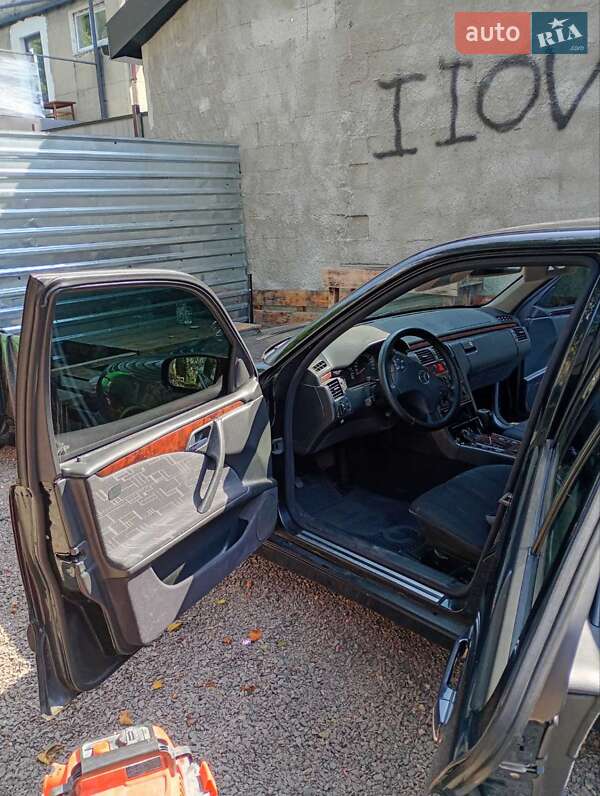 Седан Mercedes-Benz E-Class 2001 в Львові