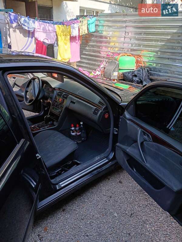 Седан Mercedes-Benz E-Class 2001 в Львові