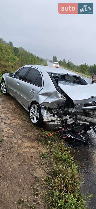 Седан Mercedes-Benz E-Class 2004 в Охтирці