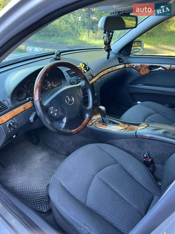 Седан Mercedes-Benz E-Class 2004 в Ірпені