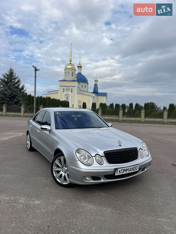 Седан Mercedes-Benz E-Class 2004 в Ірпені