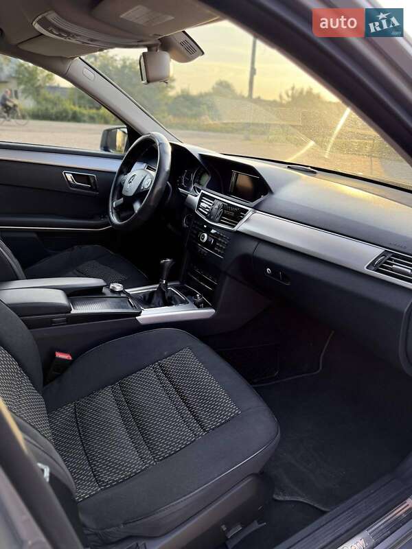 Седан Mercedes-Benz E-Class 2010 в Самборі
