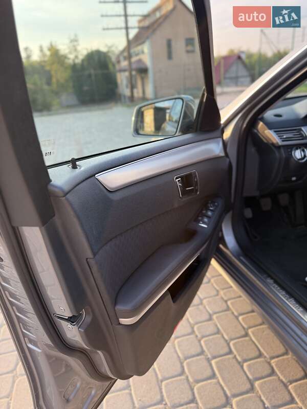 Седан Mercedes-Benz E-Class 2010 в Самборі