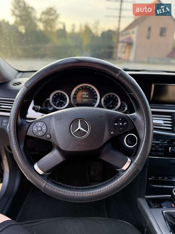 Седан Mercedes-Benz E-Class 2010 в Самборі