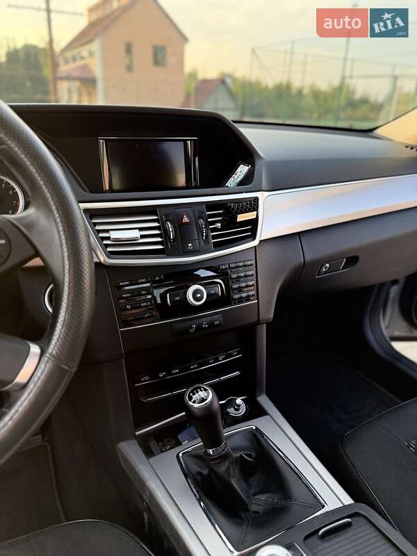 Седан Mercedes-Benz E-Class 2010 в Самборі