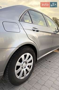 Седан Mercedes-Benz E-Class 2010 в 