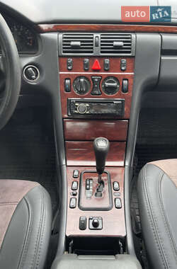 Седан Mercedes-Benz E-Class 2000 в 