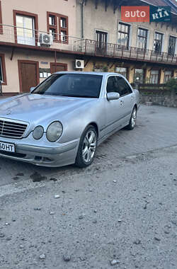 Седан Mercedes-Benz E-Class 2001 в 