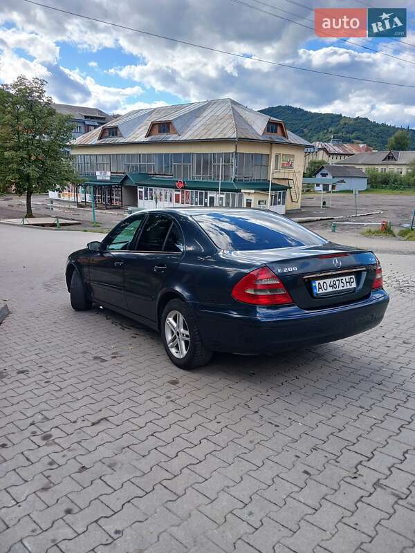 Седан Mercedes-Benz E-Class 2003 в Межгорье