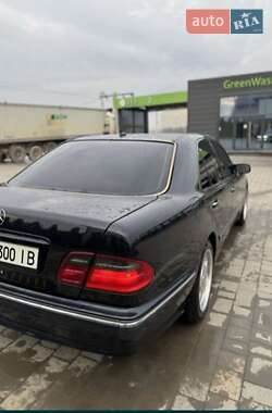 Седан Mercedes-Benz E-Class 2000 в 