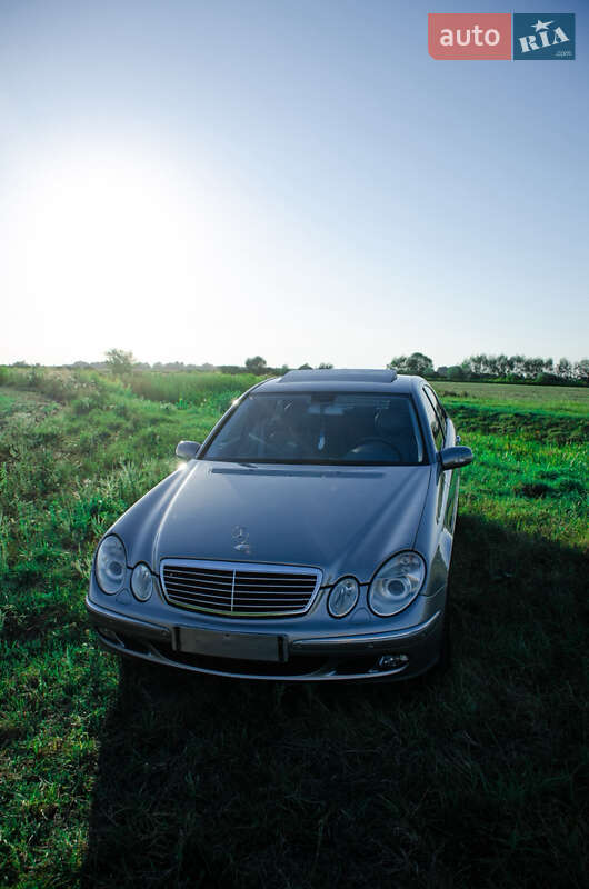 Седан Mercedes-Benz E-Class 2003 в 