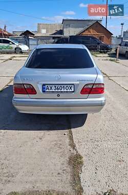 Седан Mercedes-Benz E-Class 2000 в 