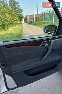 Седан Mercedes-Benz E-Class 2000 в 