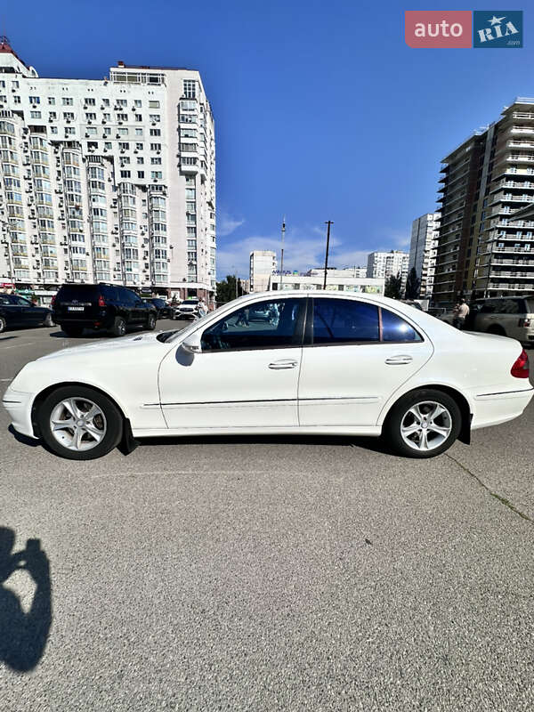 Седан Mercedes-Benz E-Class 2007 в Дымере