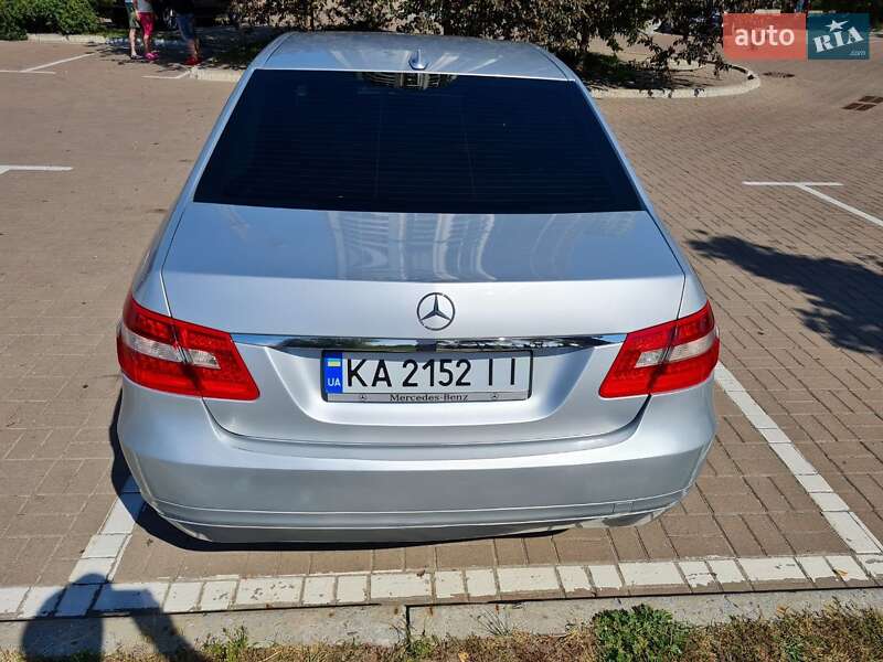 Седан Mercedes-Benz E-Class 2010 в Киеве
