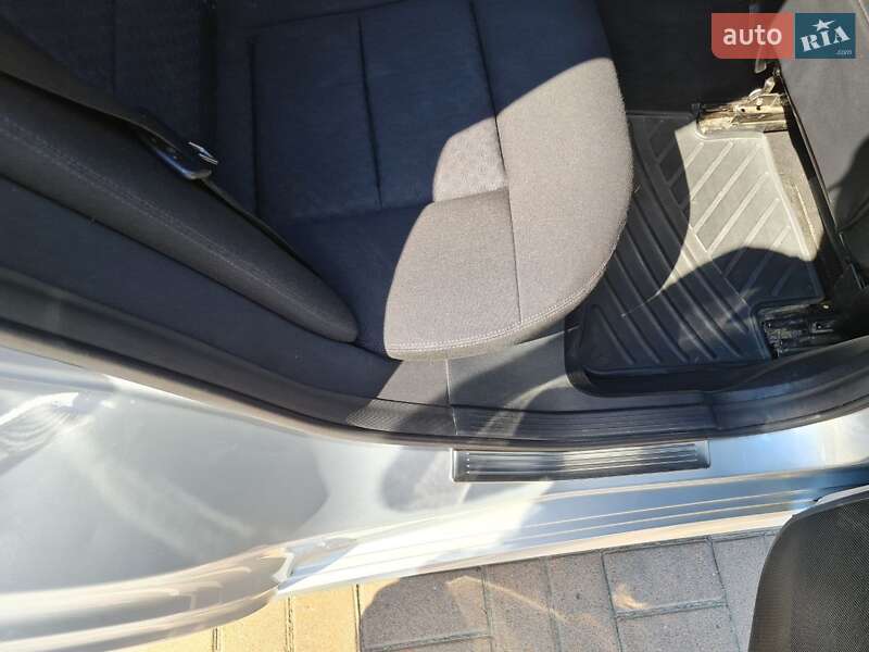 Седан Mercedes-Benz E-Class 2010 в Киеве