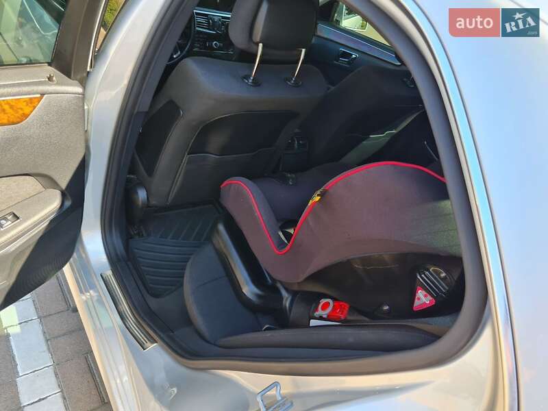 Седан Mercedes-Benz E-Class 2010 в Киеве