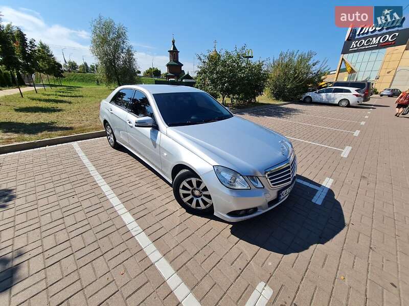 Седан Mercedes-Benz E-Class 2010 в Киеве