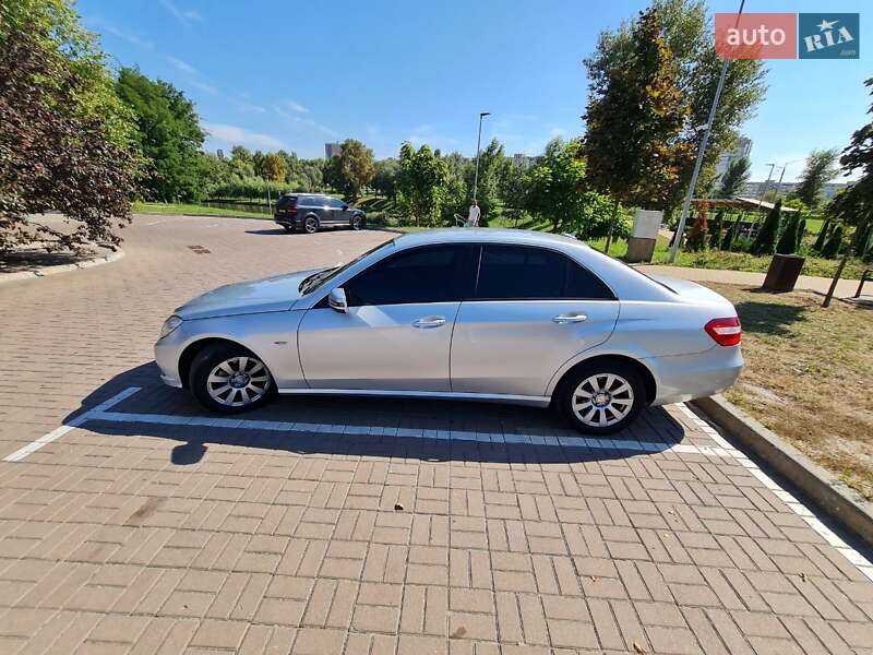 Седан Mercedes-Benz E-Class 2010 в Киеве