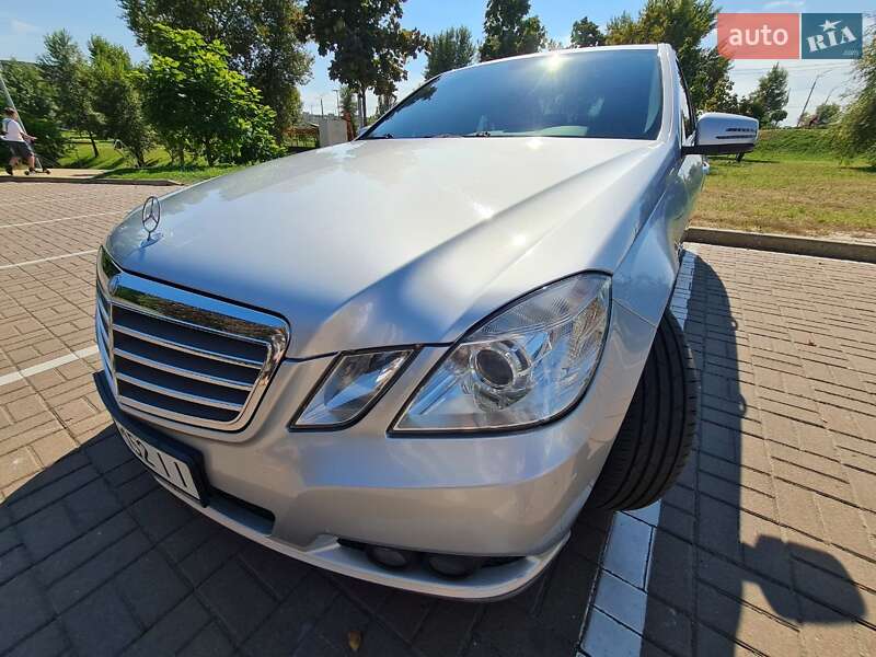 Седан Mercedes-Benz E-Class 2010 в Киеве