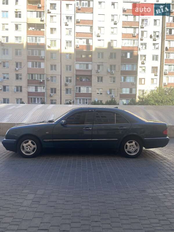 Седан Mercedes-Benz E-Class 1999 в Одессе
